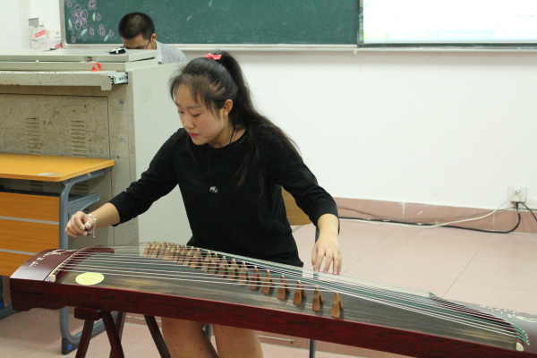 温柔敦厚 温文尔雅--记物理与电子工程学院“蕴藉杯”诗文诵读比赛