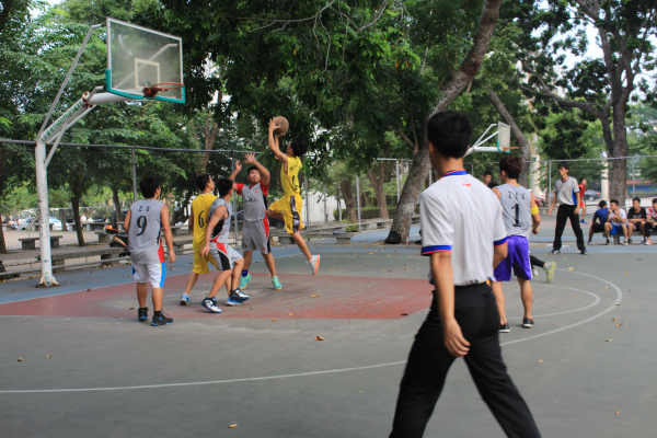 激情青春，追梦扬威--——记物电学院“迎新杯”篮球赛之一