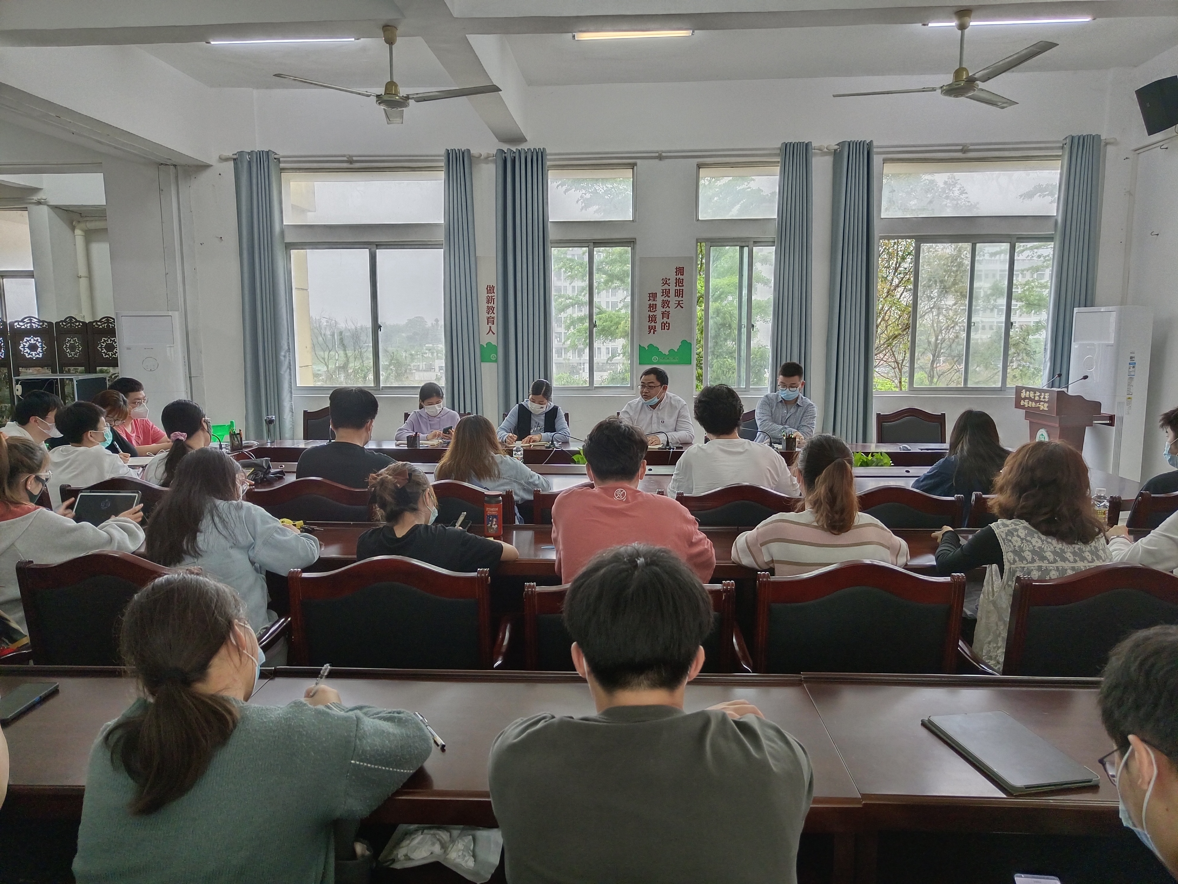 我院召开学生干部大会暨疫情防控工作部署会
