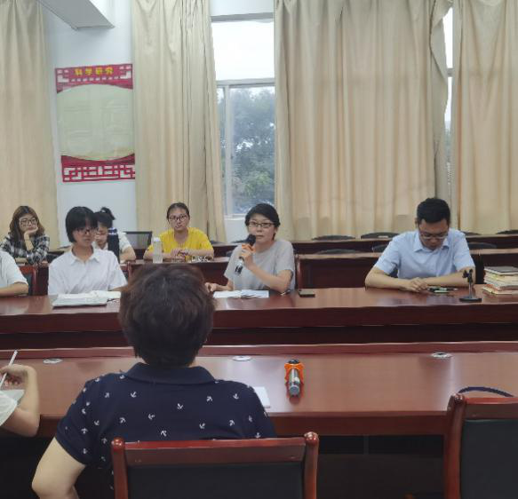 法学院举办读书交流会