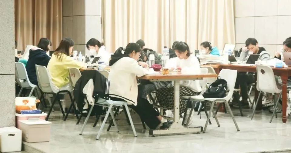 奋进新时代丨海师思政工作典型案例展播--以创新创业为线发挥科研育人和实践育人功能