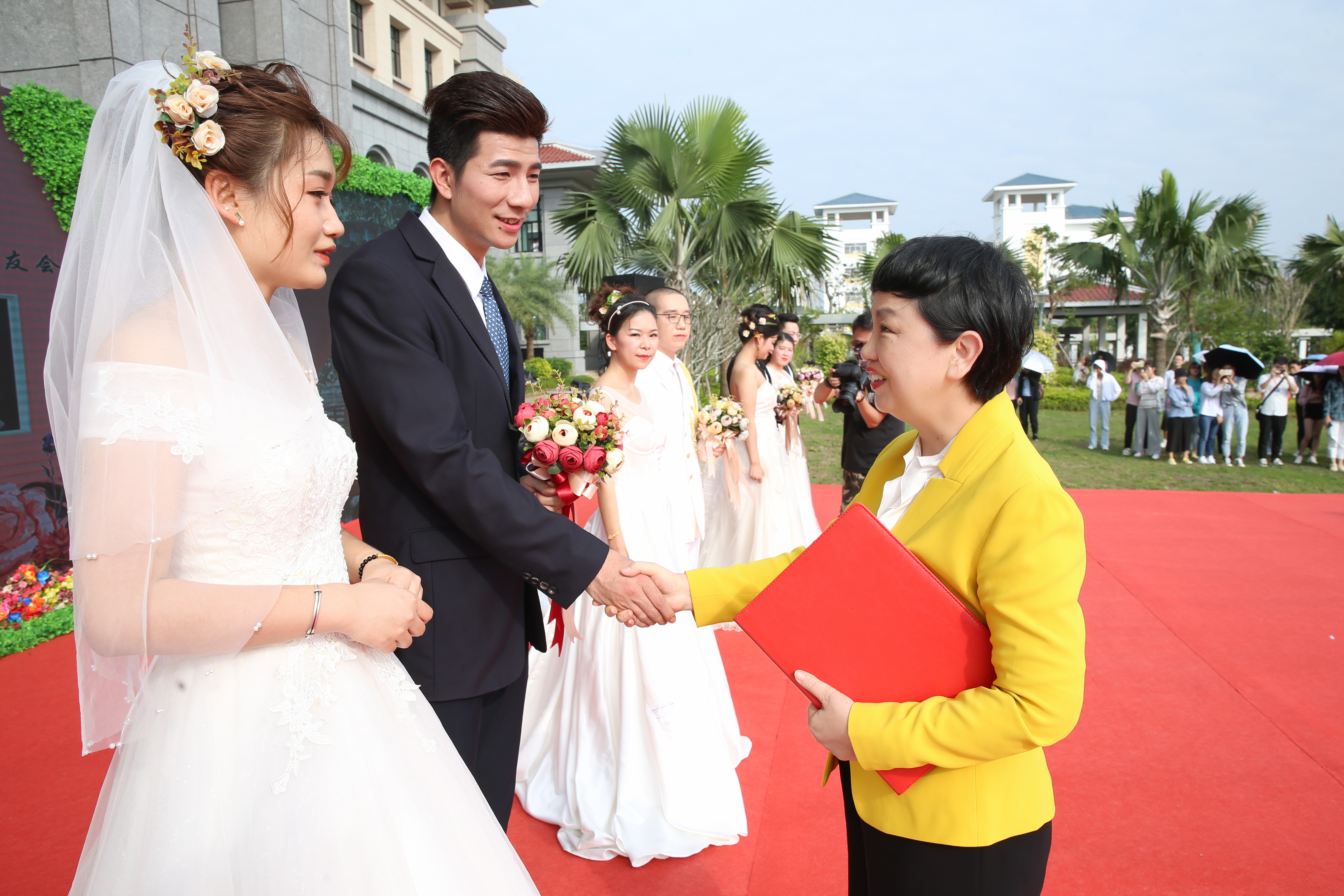 “缘定海师 铭记一生”首届校友集体婚礼浪漫举行