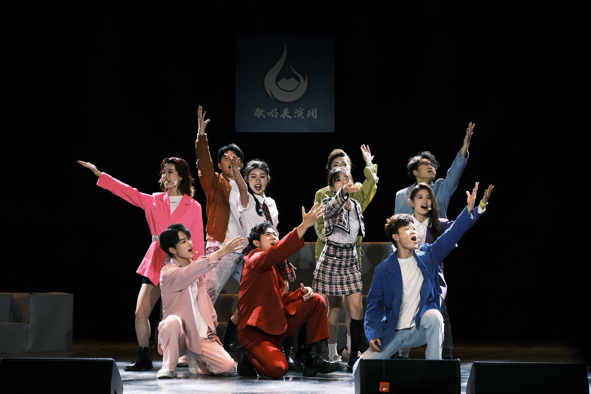 畅享⻘春歌唱表演团成⽴汇演