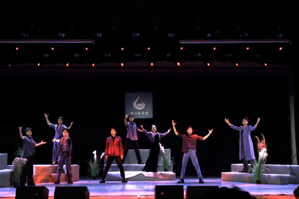 畅享⻘春歌唱表演团成⽴汇演