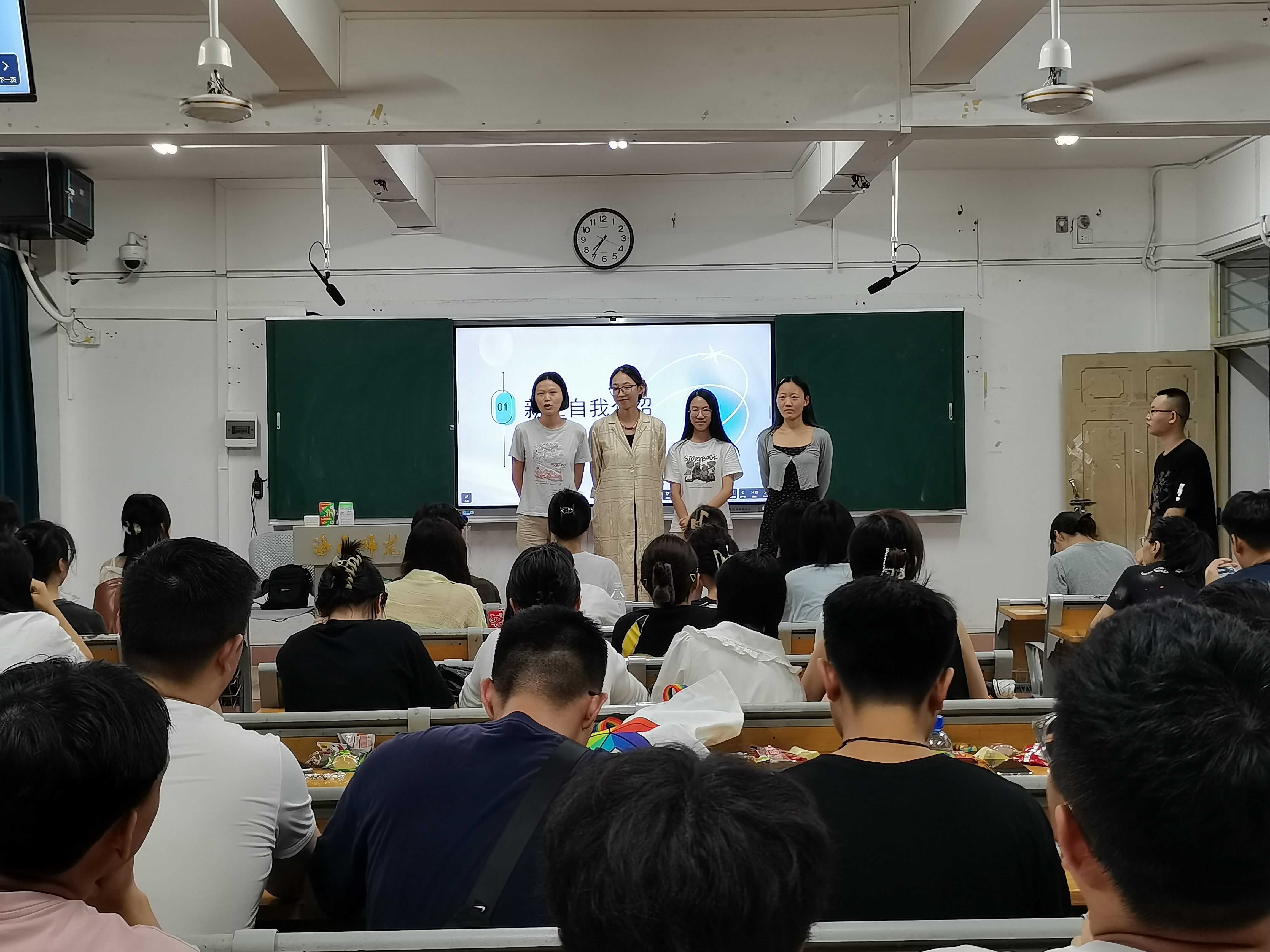 心理学院举办2024级研究生新老生见面会暨入学教育
