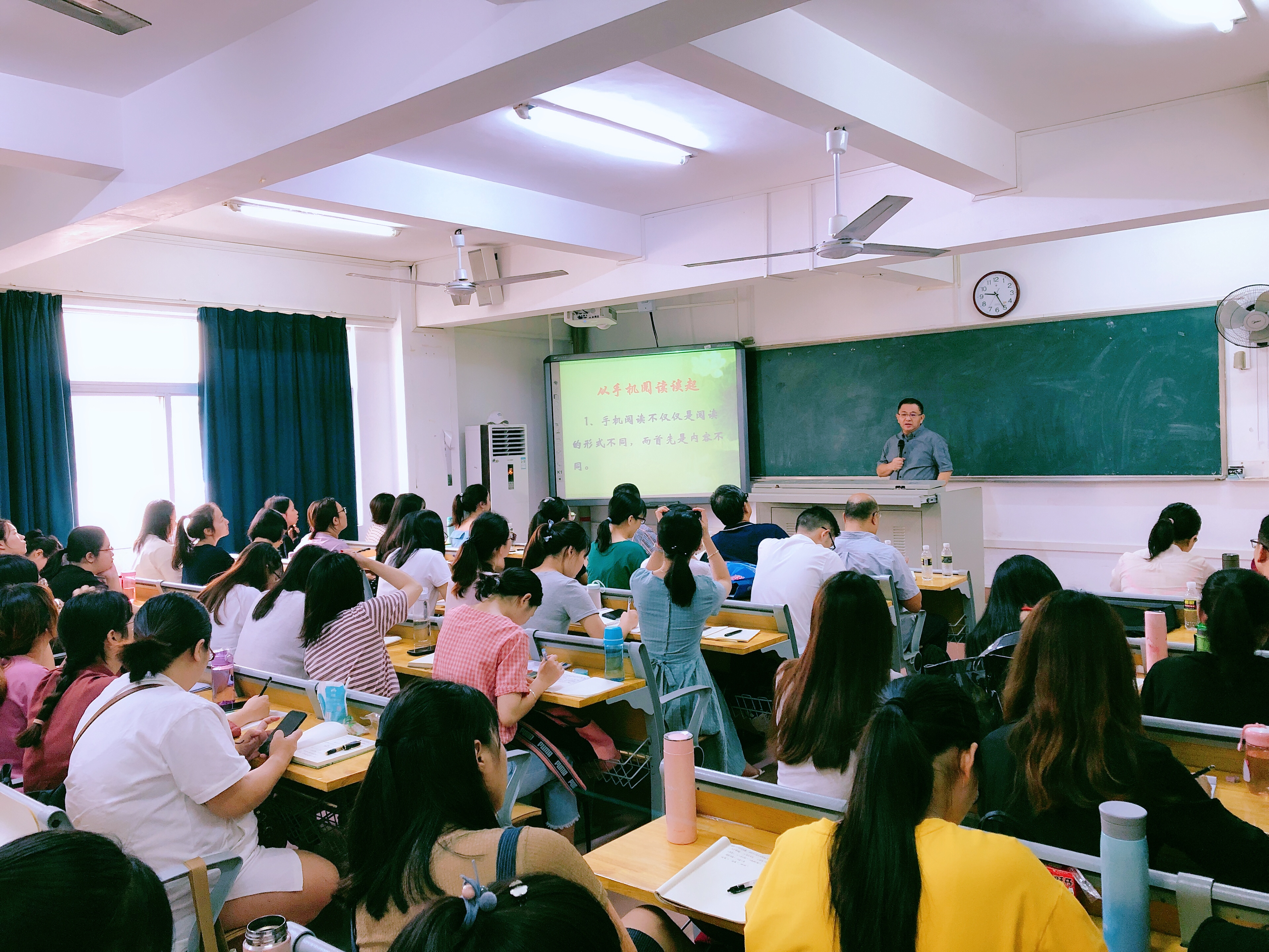 文学院邀请刘勇老师来校讲学