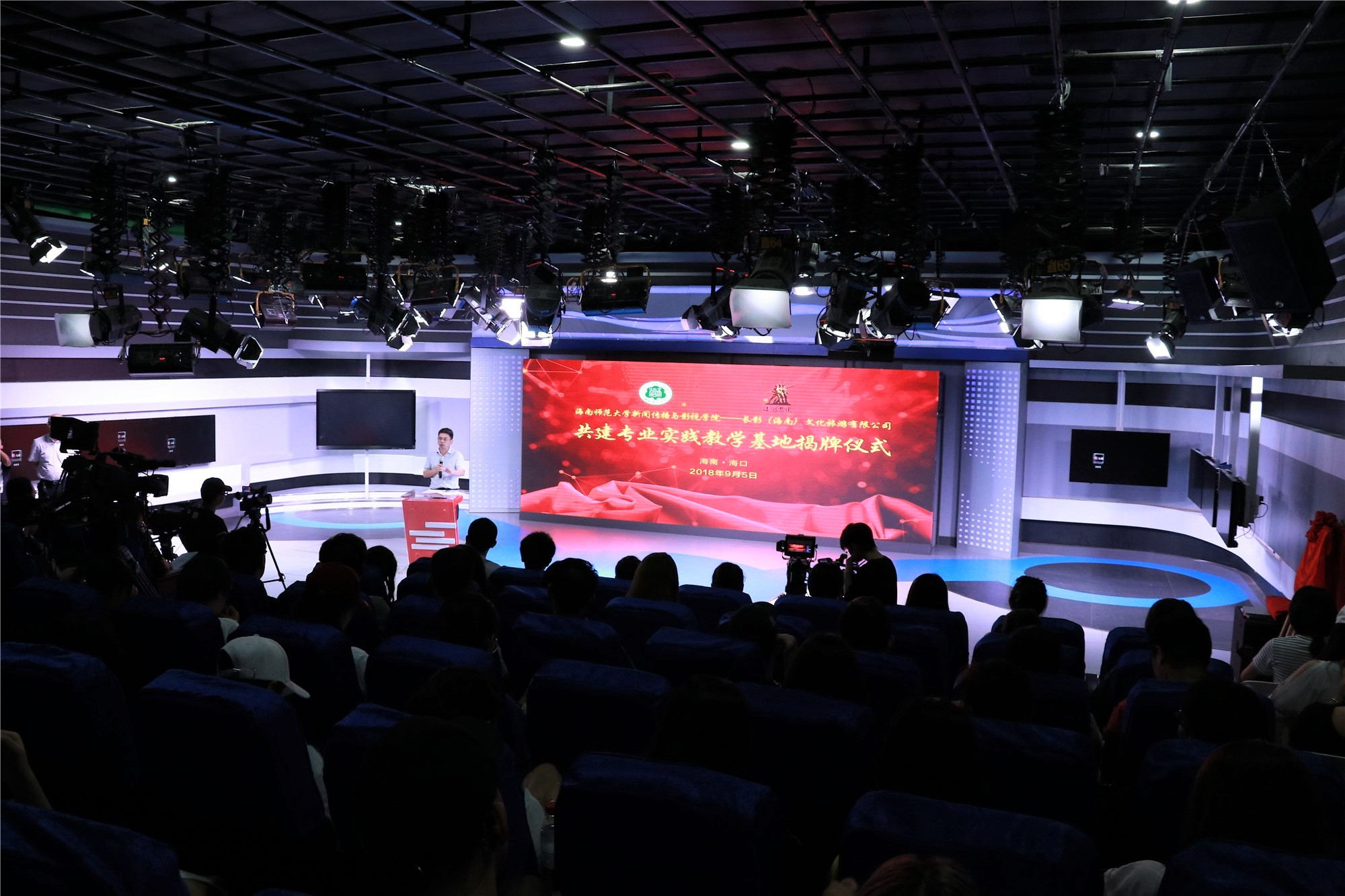 新闻传播与影视学院举行影视专业实践教学基地签约暨揭牌仪式