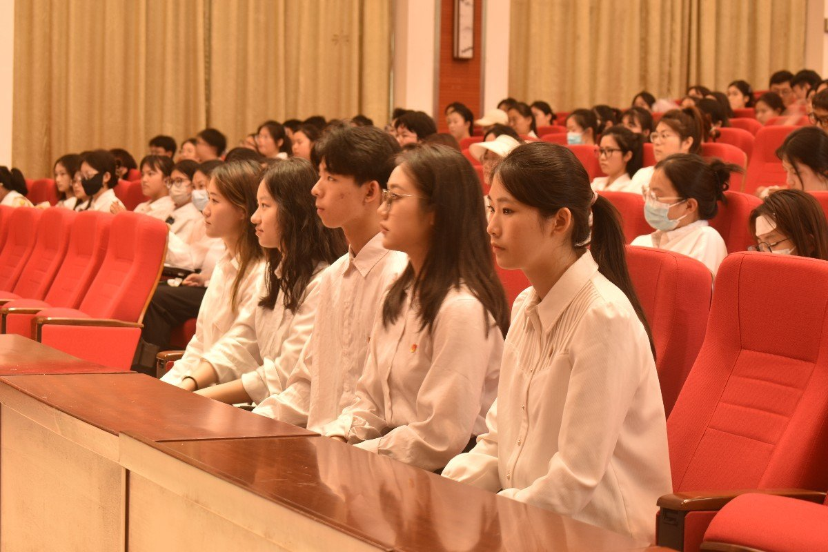 青年之声・教育学院 第四次学生代表大会