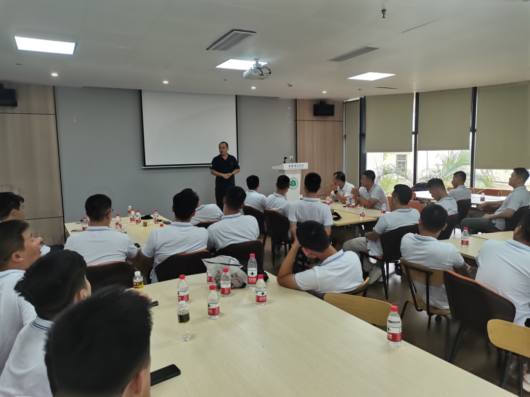 体育学院2013届体育教育2班校友回母校参观交流