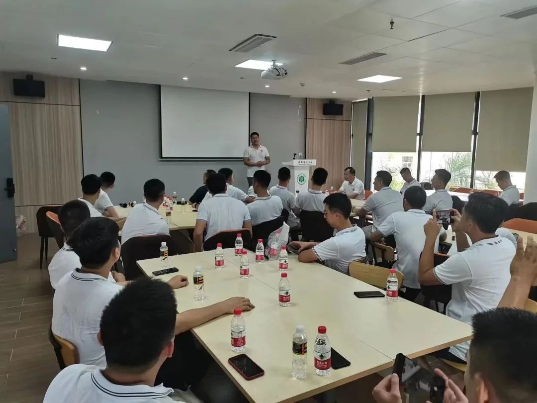 体育学院2013届体育教育2班校友回母校参观交流