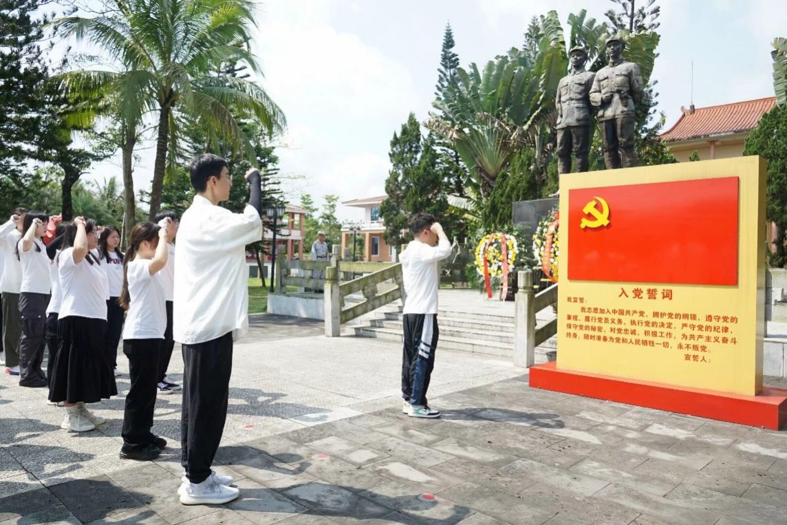 缅怀革命先烈,传承红色精神——海南师范大学地理与环境科学学院党支部清明研学活动