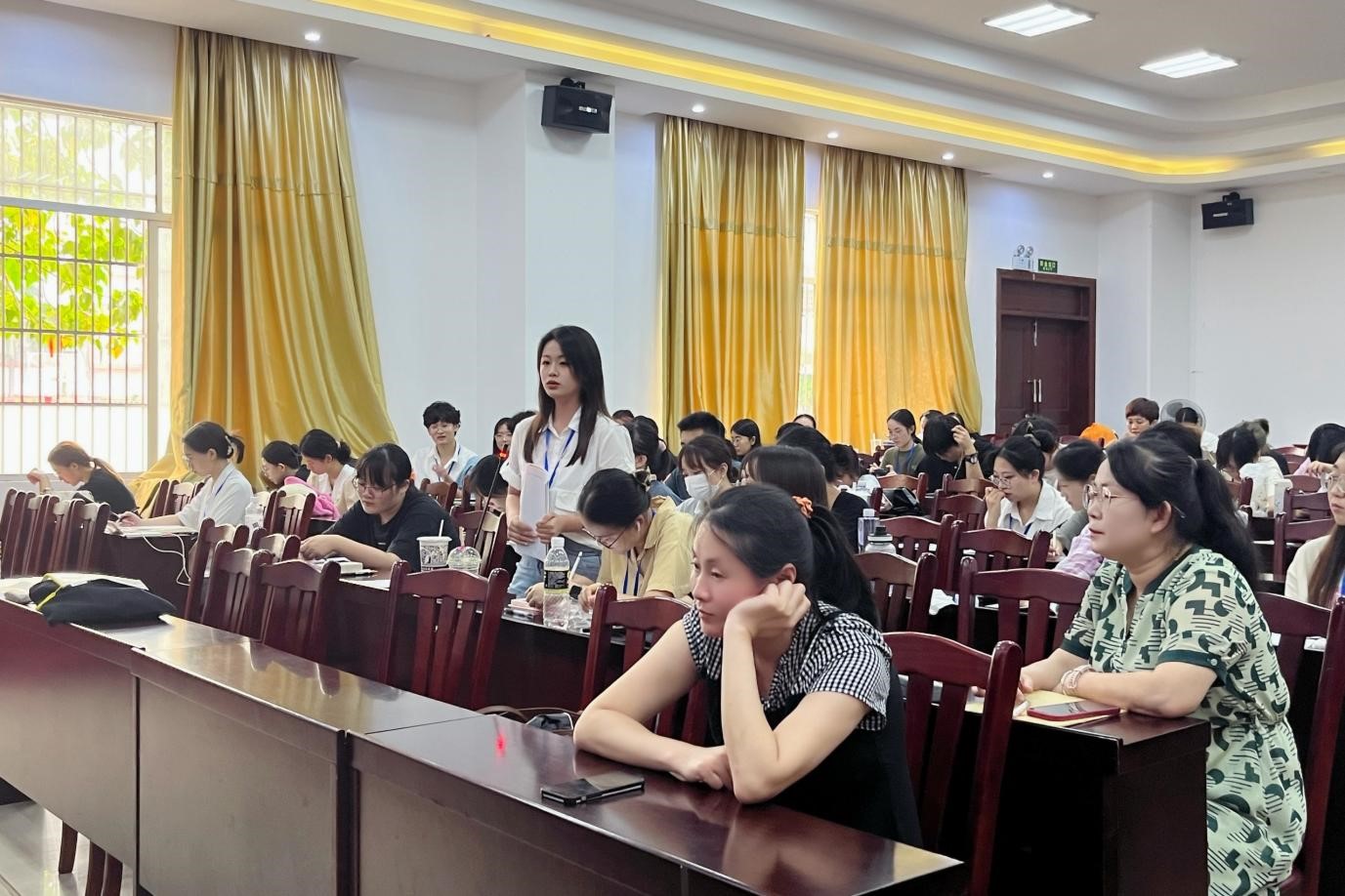 记文学院2020级中文4班赴海南师范大学附属中学开展教育见习活动