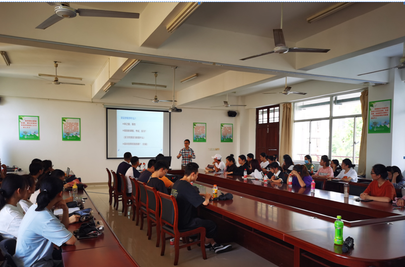 法学院开展“从法学院到法院的方向迷思——兼谈方法、规划与视野”讲座