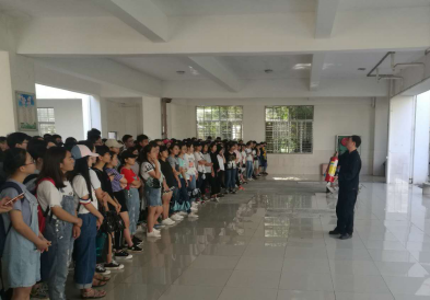 化学与化工学院举办2017级本科生消防安全演练活动