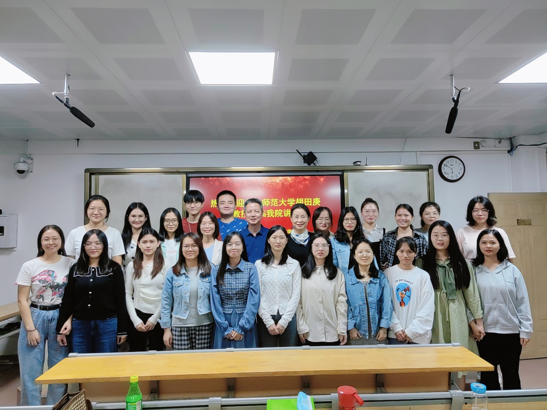 华中师范大学胡田庚教授到我校指导讲学