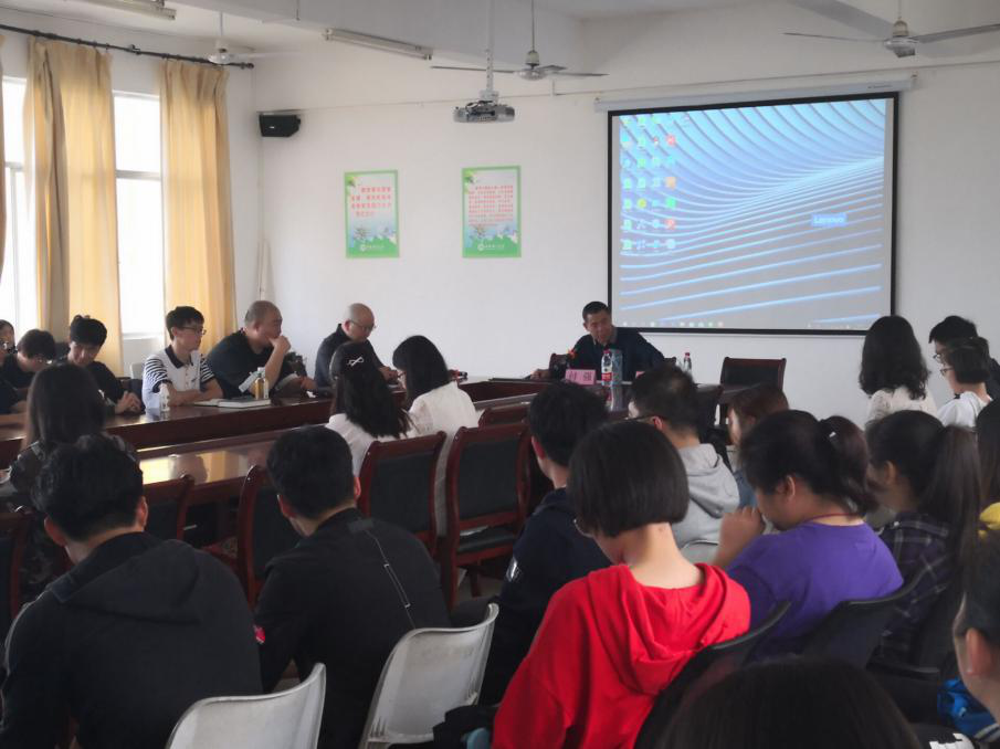 法学院举办“法学作品何以承载思想”主题讲座