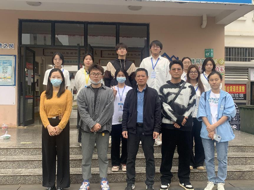 教育学院召开假期前安全座谈会并展开安全排查走寝工作