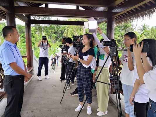 挥洒汗水,书写青春---新传院中俄联合编导专业创新创业实践周见习采风记