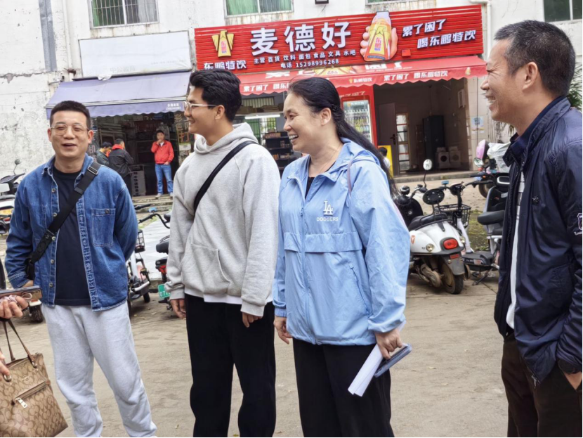 学期伊始教育学院领导及老师走访宿舍慰问学生