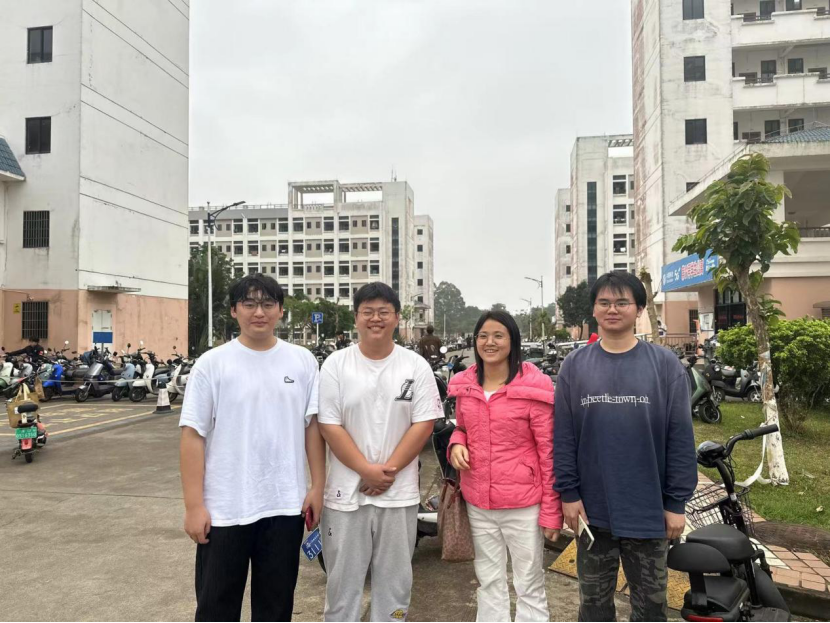 学期伊始教育学院领导及老师走访宿舍慰问学生