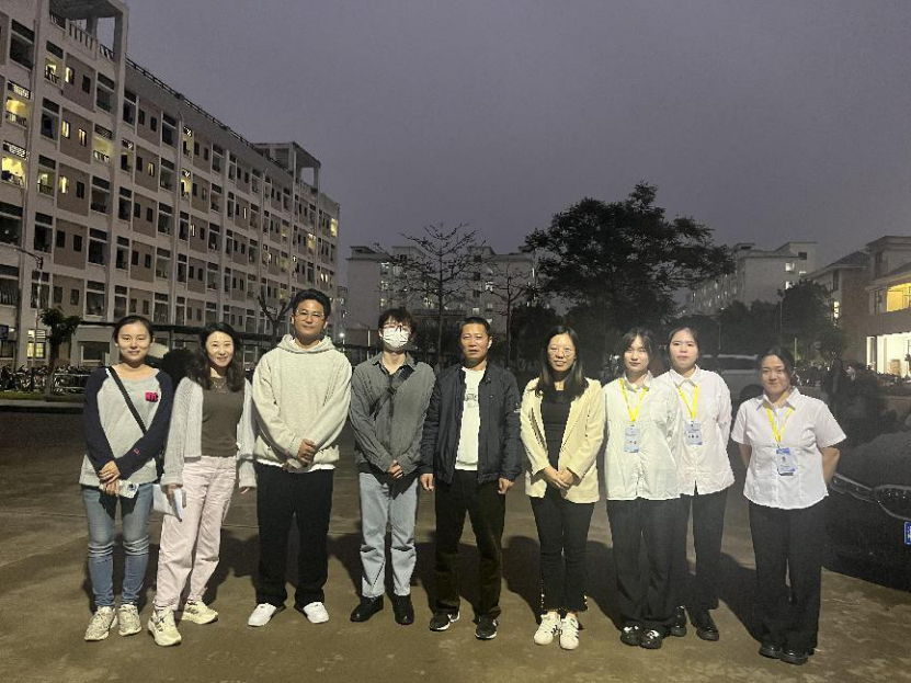 学期伊始教育学院领导及老师走访宿舍慰问学生