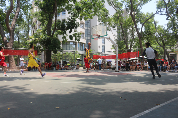 激情校园“NBA”——记物电学院“欢送杯”篮球赛