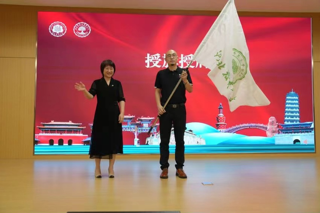 校领导参加我校河北校友联络处成立大会并走访北京校...