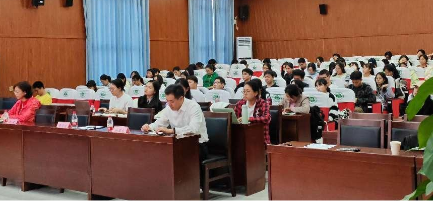 海马论坛第十三期:  “新时代思想政治教育的几个重点问题”学术讲座顺利举办