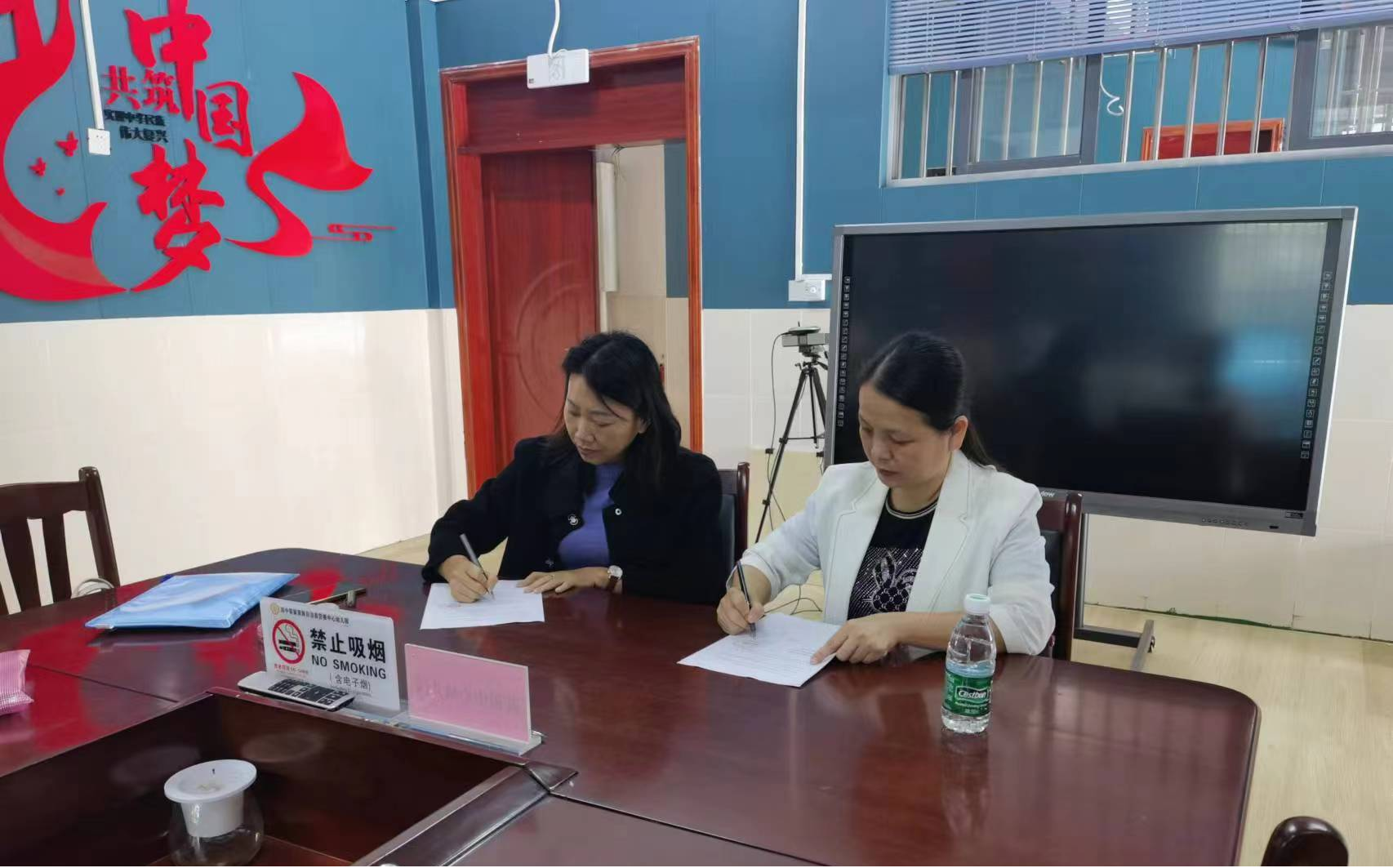 教育学院开展师范生琼中县教育实习中期检查工作