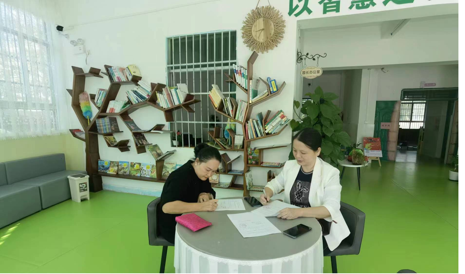 教育学院开展师范生琼中县教育实习中期检查工作