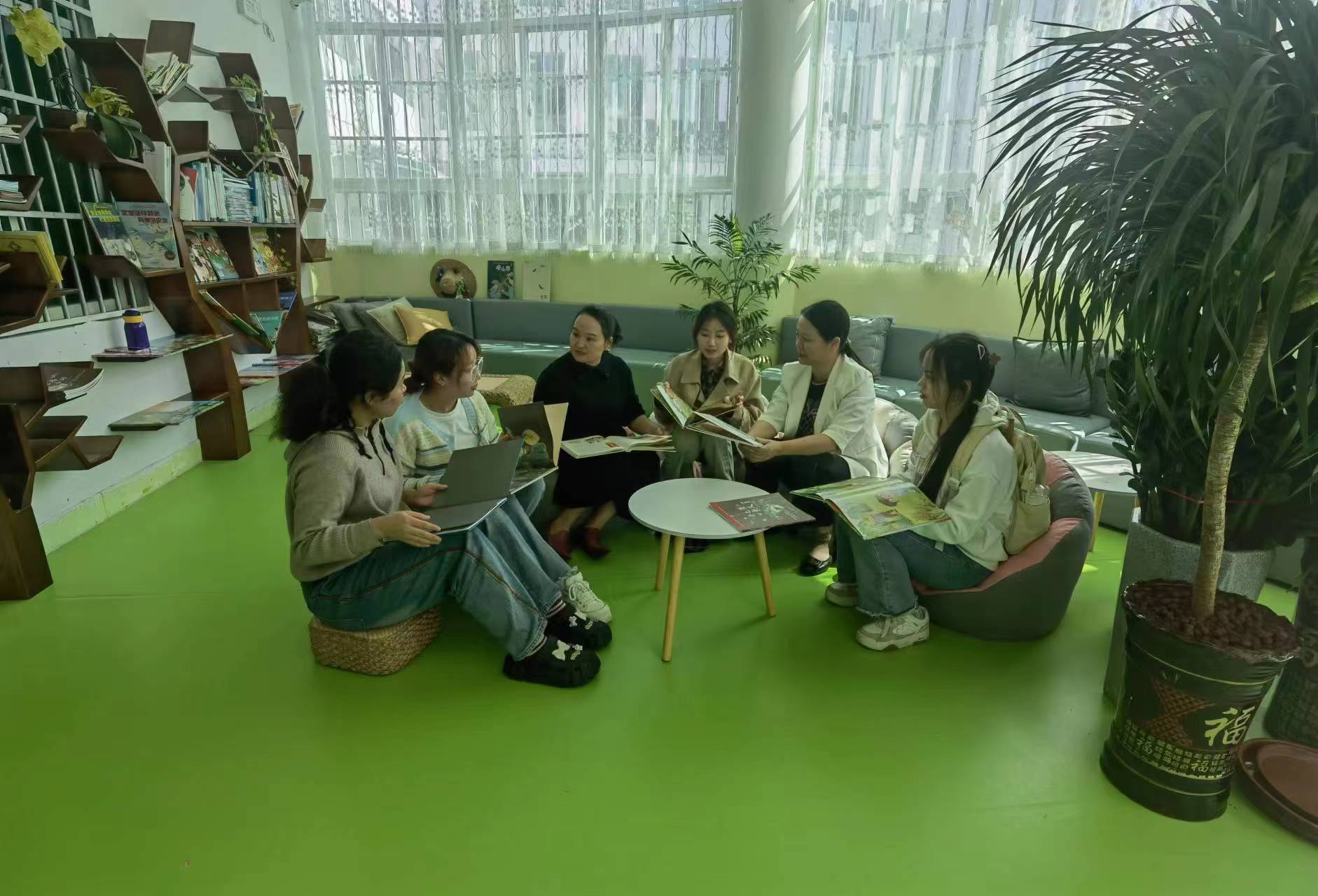 教育学院开展师范生琼中县教育实习中期检查工作