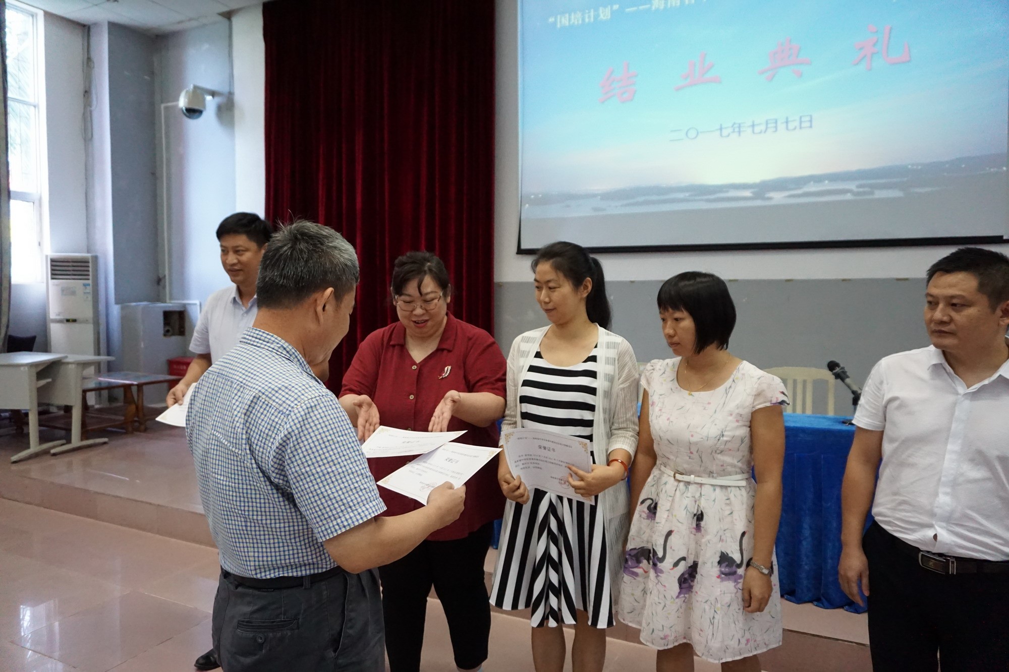 我院召开2014年“国培计划”——海南省青年教师成长助力研修项目总结会