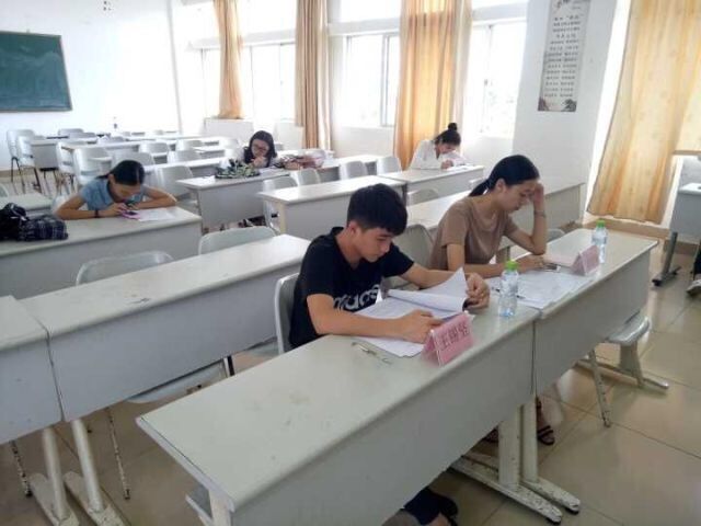 教技舞台  别样风采——记青年之声·文学院教师技能大赛之 板书比赛复赛