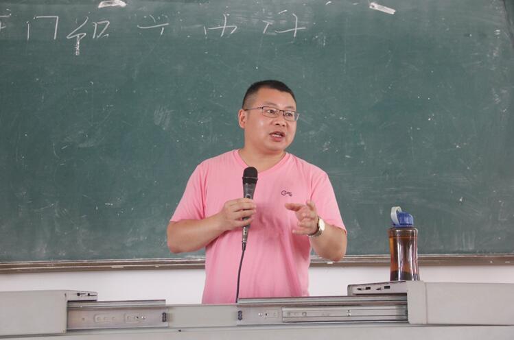 青年之声·文学院“天涯人文:弘扬中华传统文化”系列讲座之“古典诗词阅读与鉴赏入门