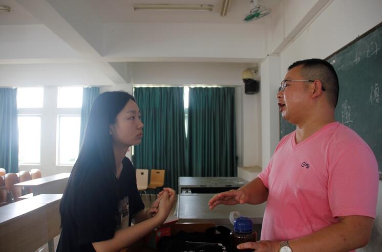 青年之声·文学院“天涯人文:弘扬中华传统文化”系列讲座之“古典诗词阅读与鉴赏入门