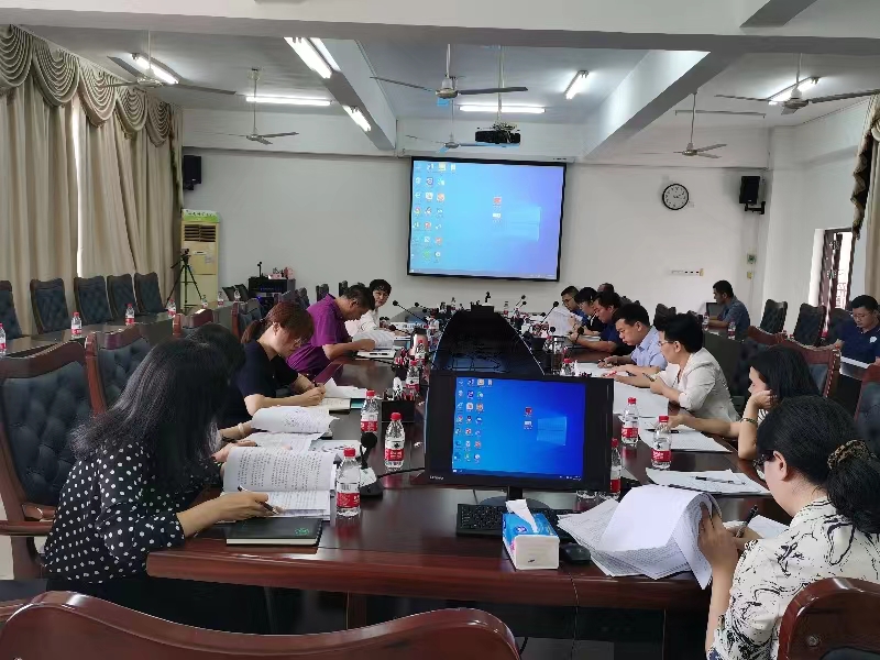 校领导主持召开国内合作专题会