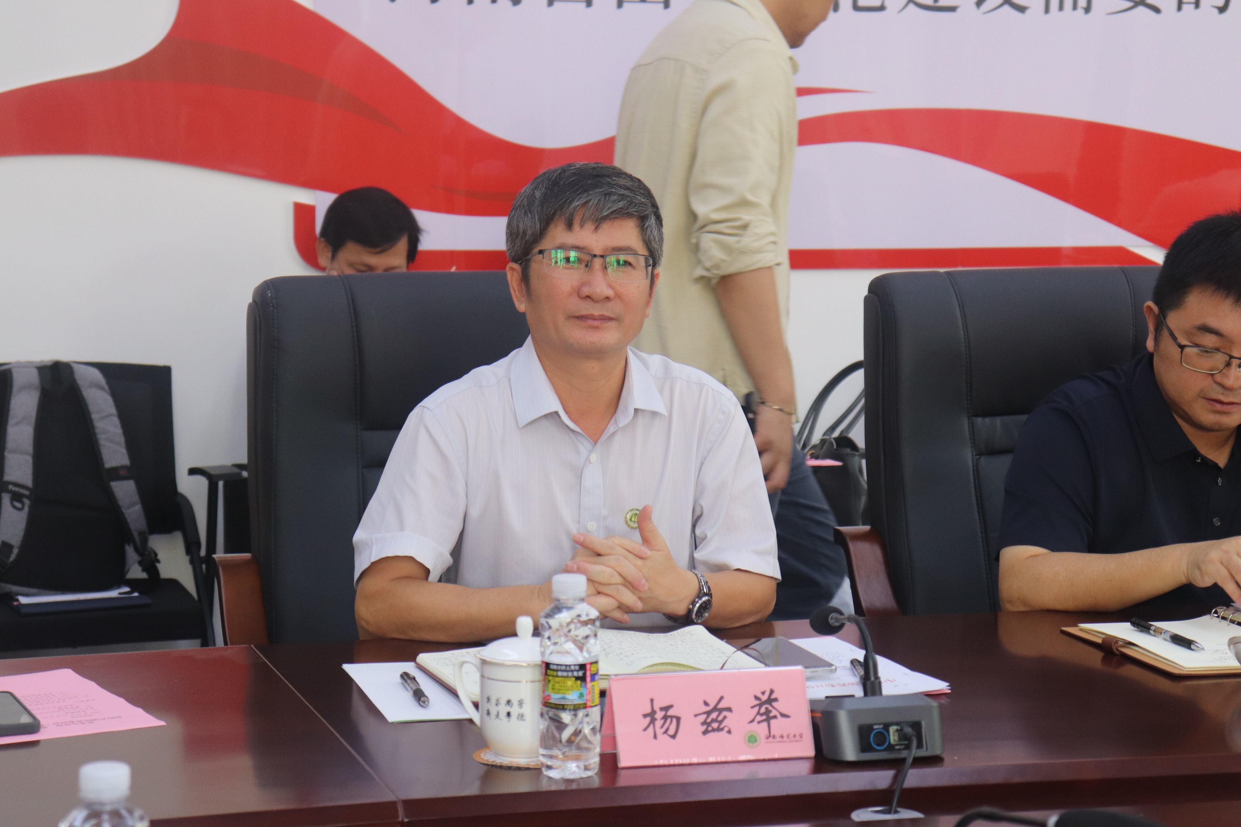 省委宣传部与我校召开部校共建新闻传播与影视学院院务委员会(扩大)座谈会