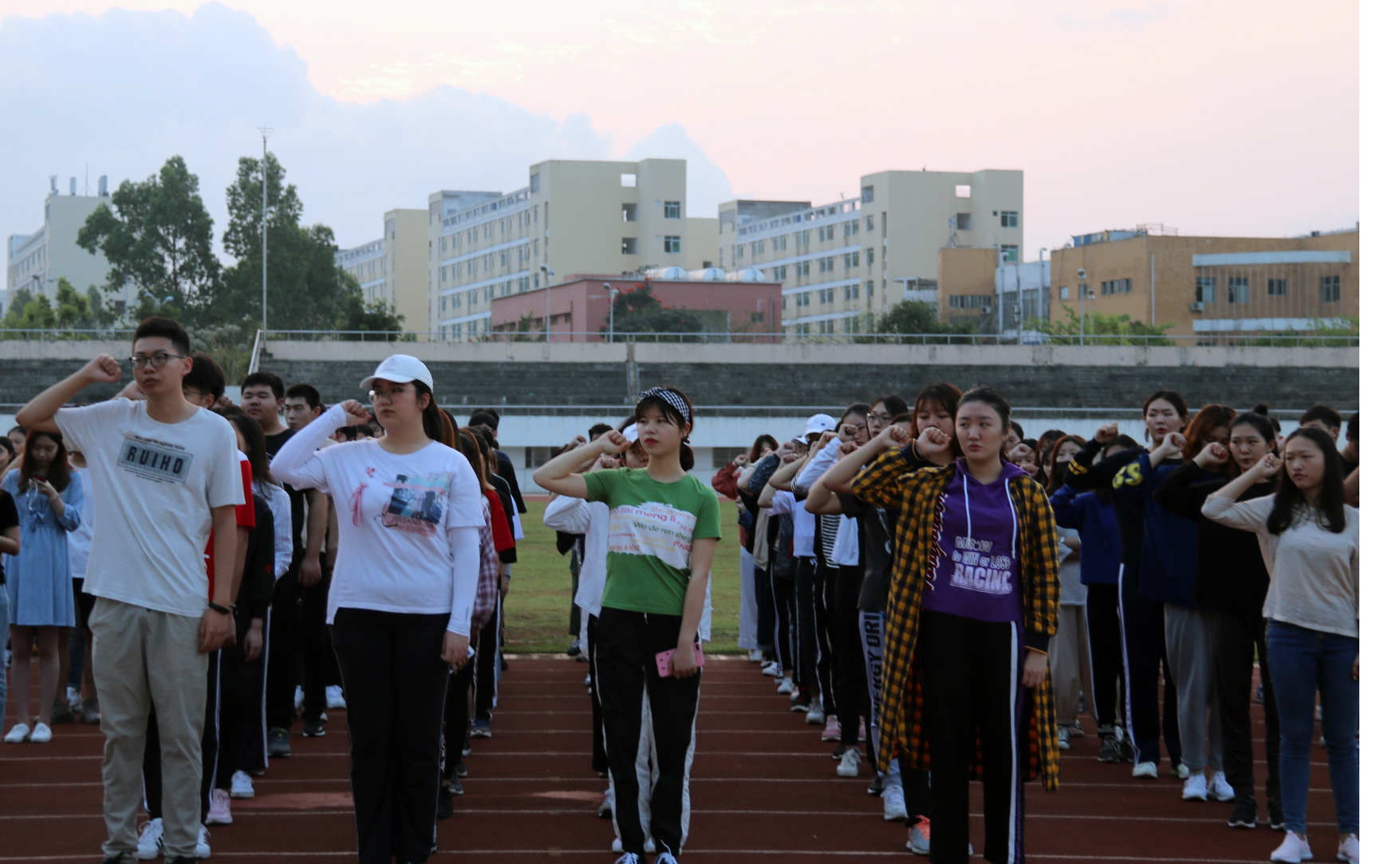践行志愿服务  成就美丽人生