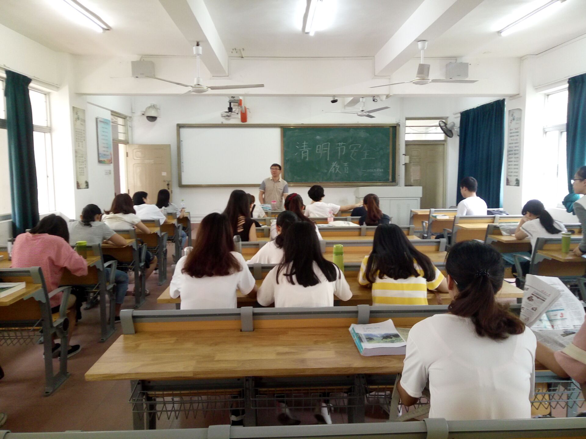 “安全高于一切,责任重于泰山”—记学院开展清明节假期安全教育