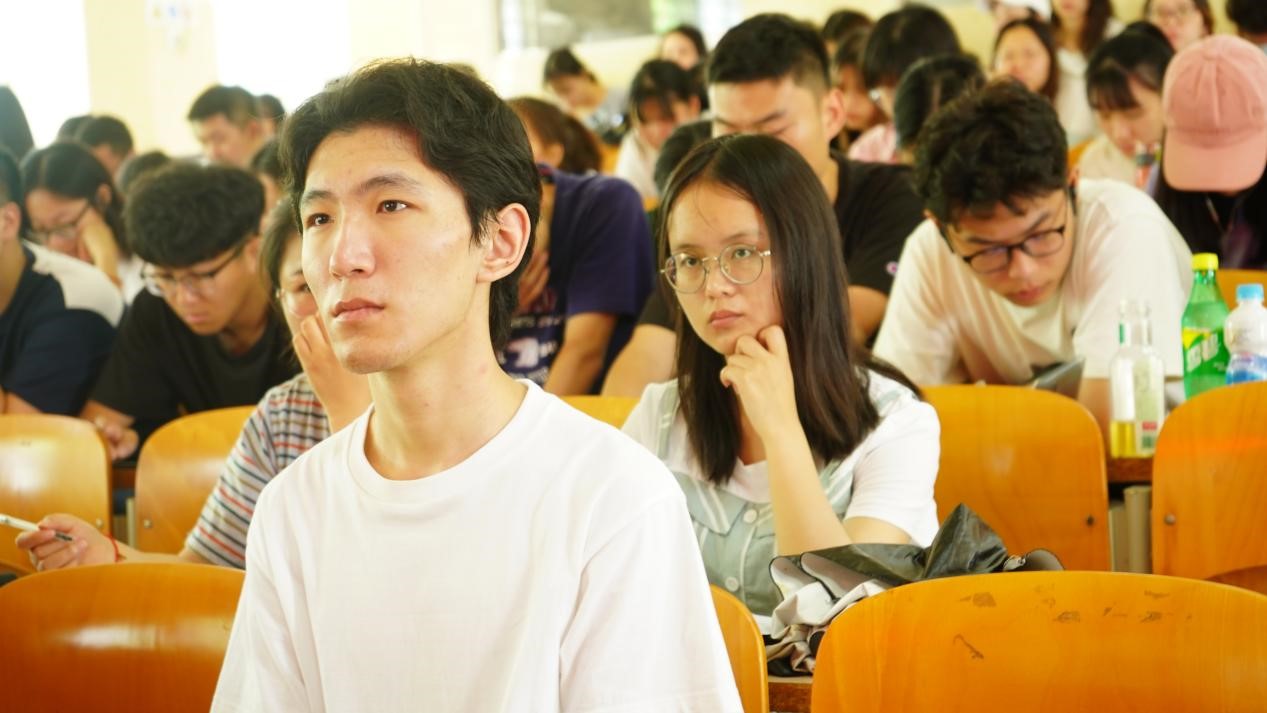 陆小华教授为我院师生做学术讲座