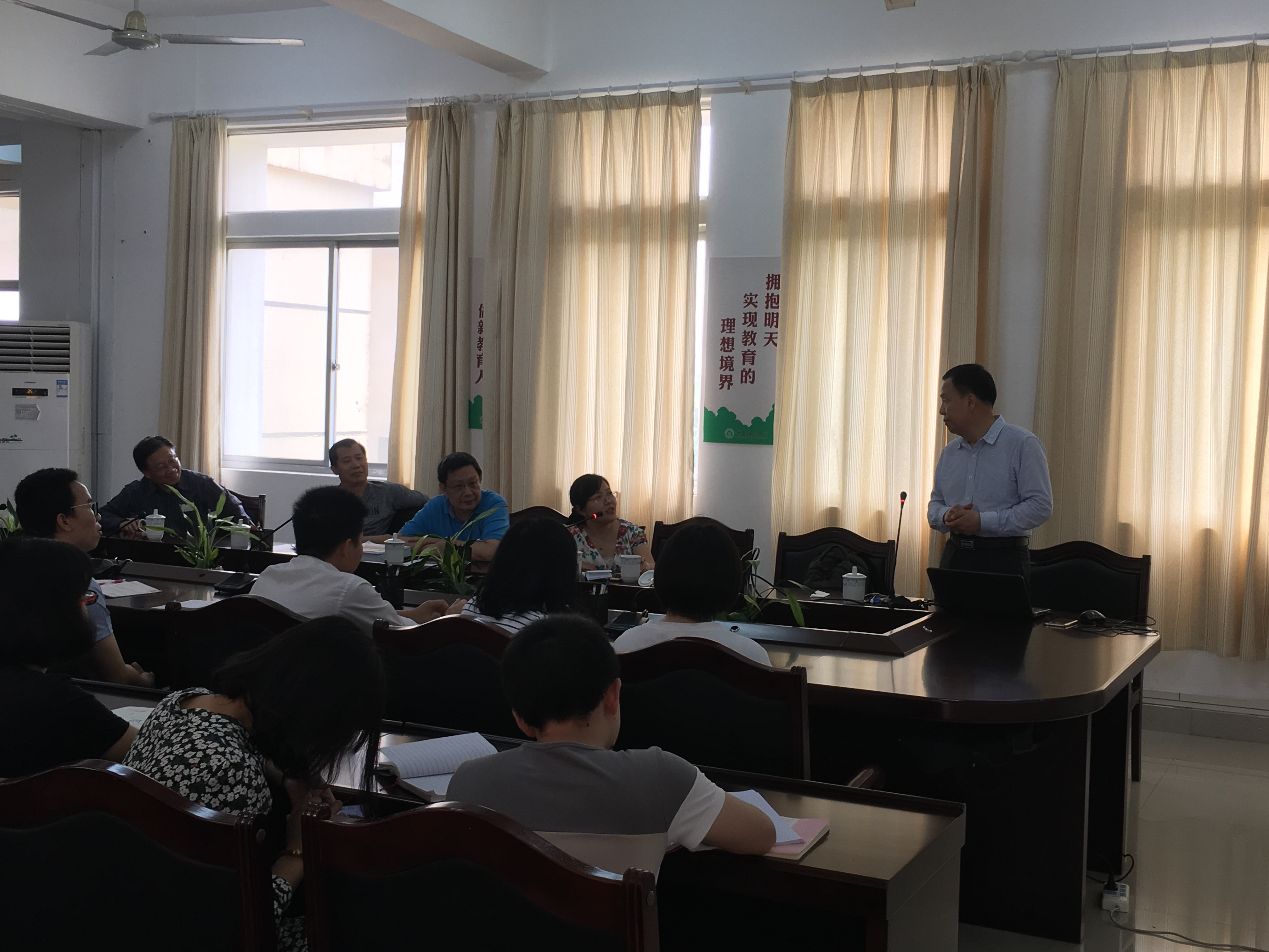 我院特邀中科院药物研究所岳建民院士作学术交流