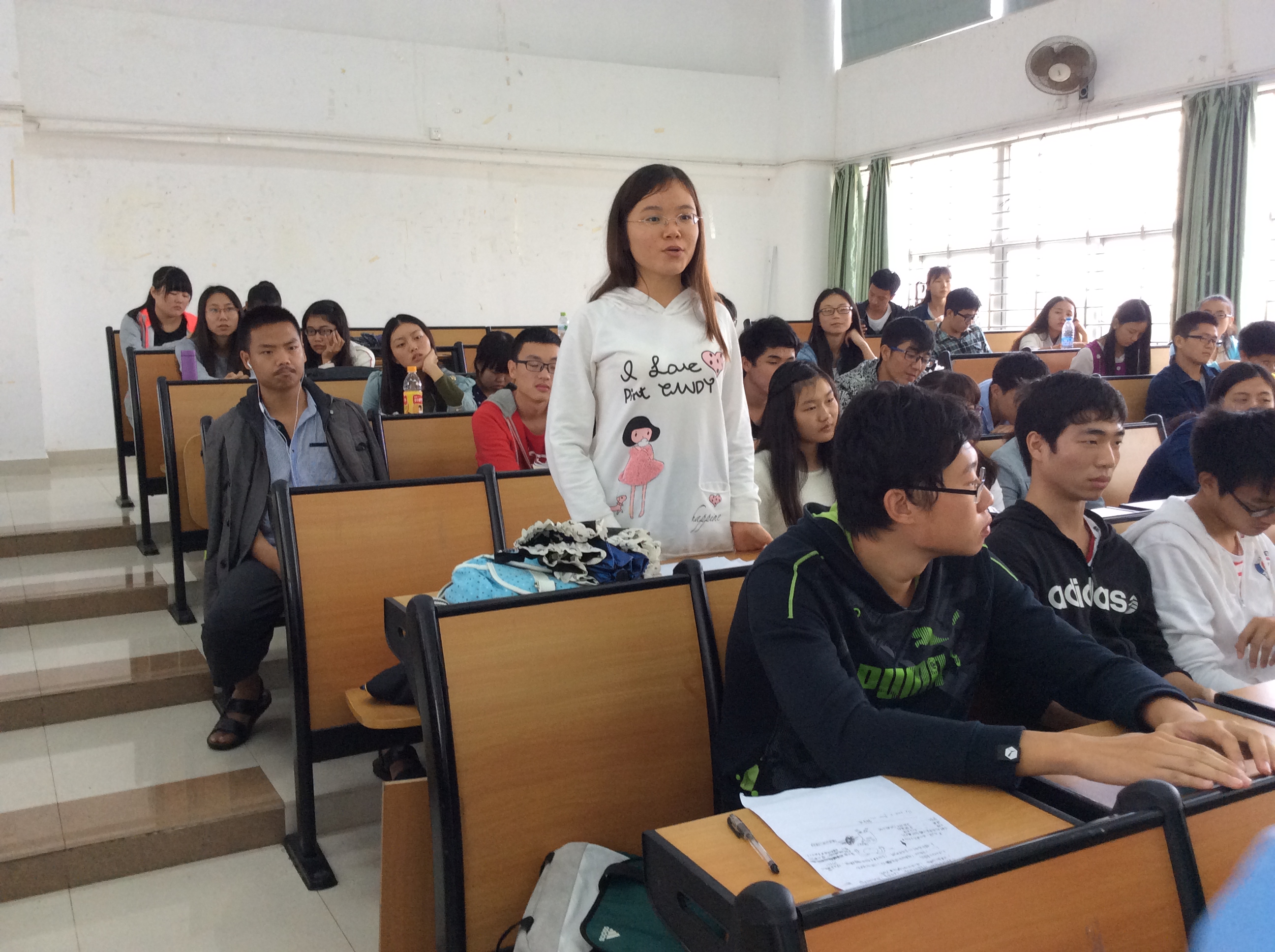 中科院法学理论专业博导刘作翔教授到政法学院进行讲座