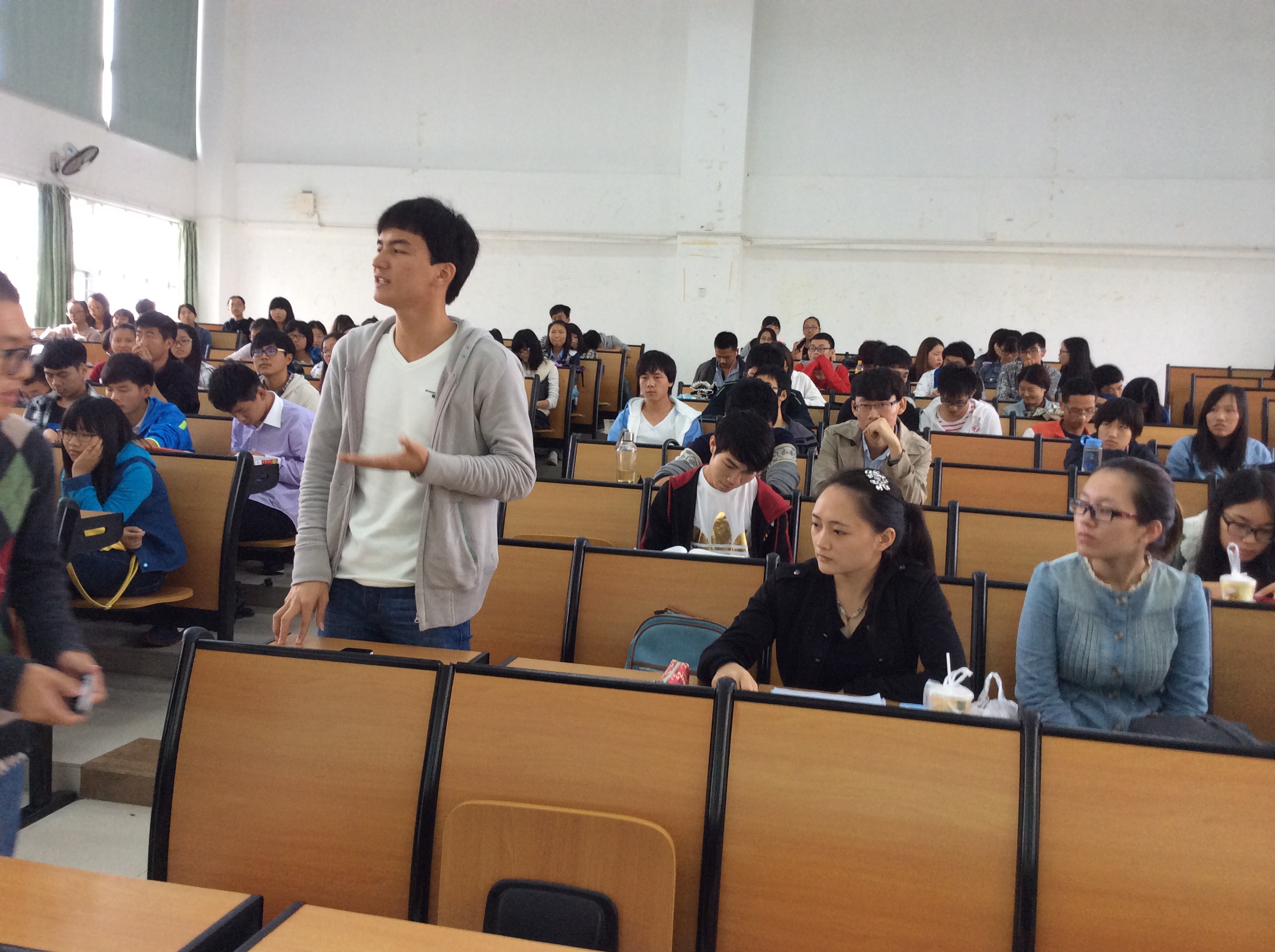 中科院法学理论专业博导刘作翔教授到政法学院进行讲座