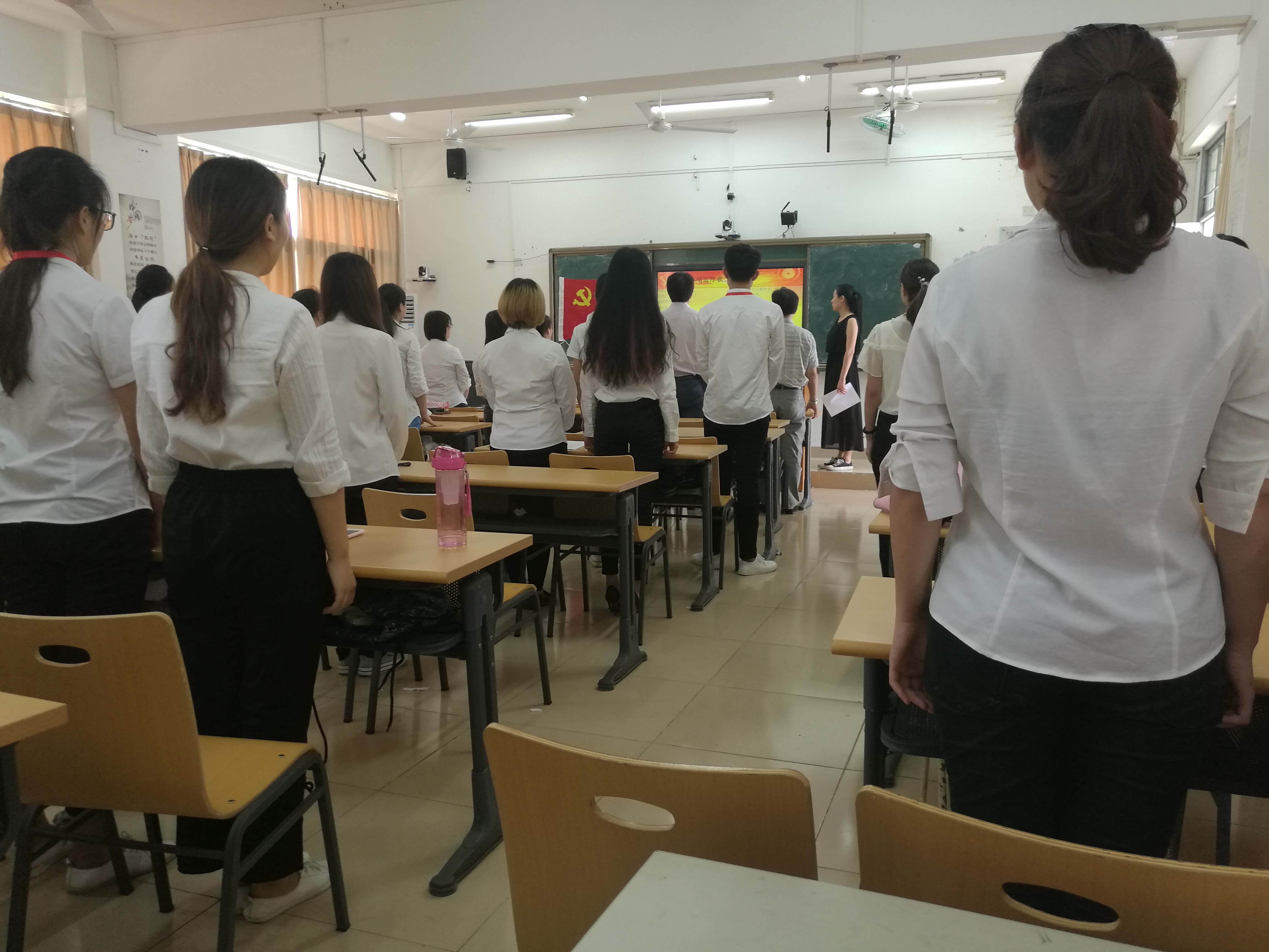 我院学生第一支部召开党员宣誓大会