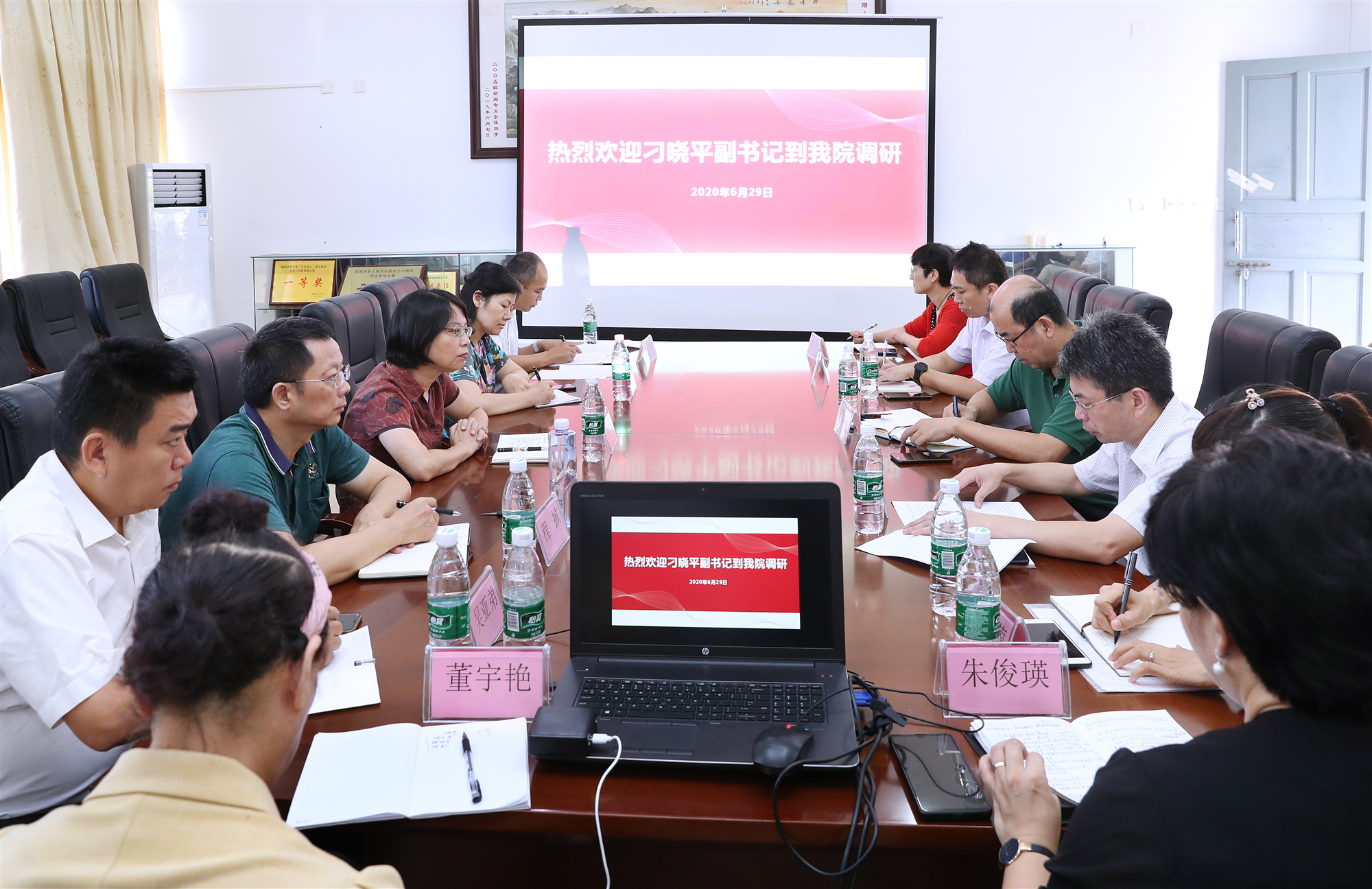 校领导走访调研新闻传播与影视学院