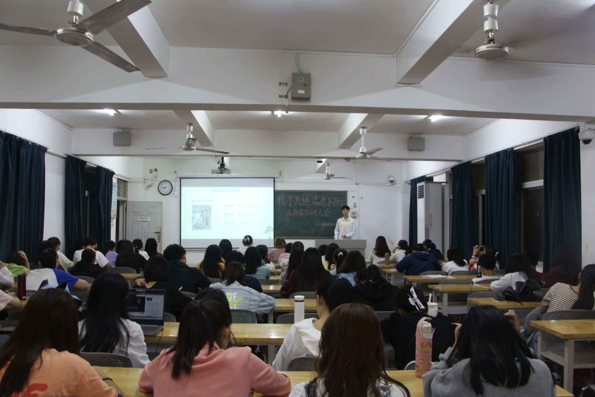 心理学院举办“携手共进，志愿同行”志愿者培训大会