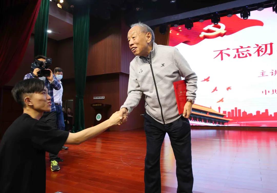 李肇星受聘海南师范大学名誉教授并做专题讲座