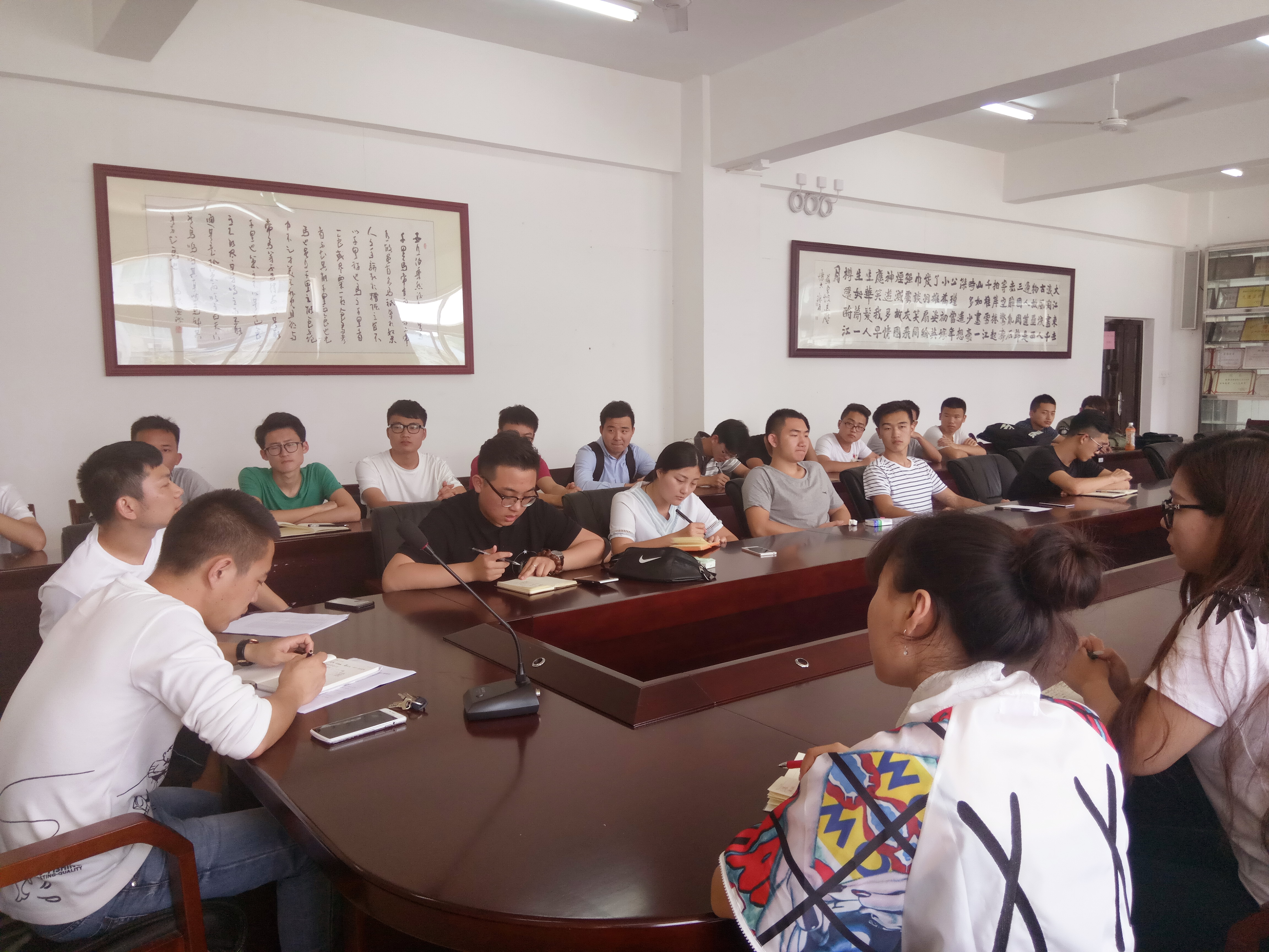 遇强则强,斗志昂扬 --记文学院足球比赛赛前准备会议遇强则强,斗志昂扬 --记文学院足