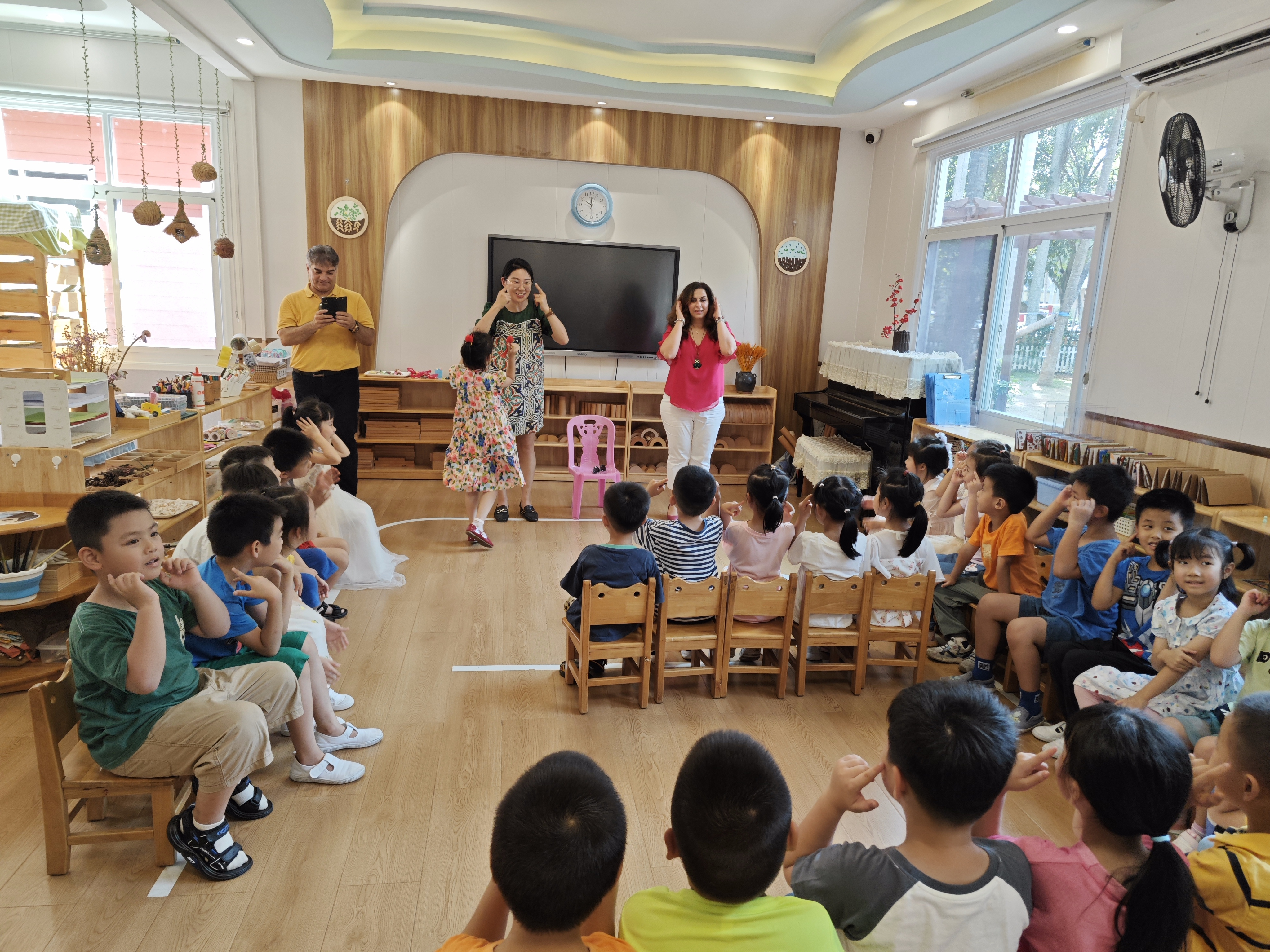教育学院学前教育专业（中美合作办学）项目外籍教师到附属幼儿园开展交流活动