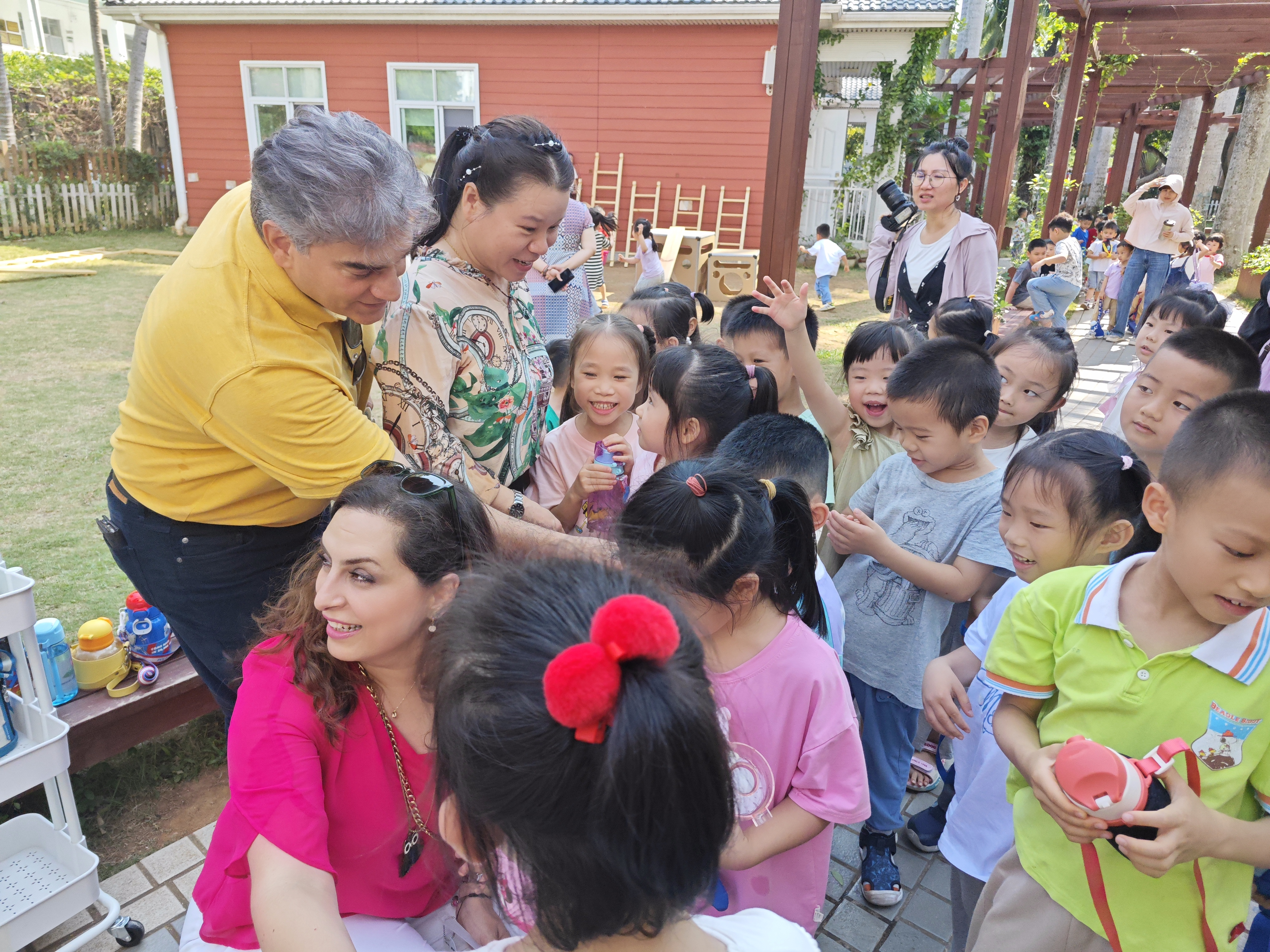 教育学院学前教育专业（中美合作办学）项目外籍教师到附属幼儿园开展交流活动